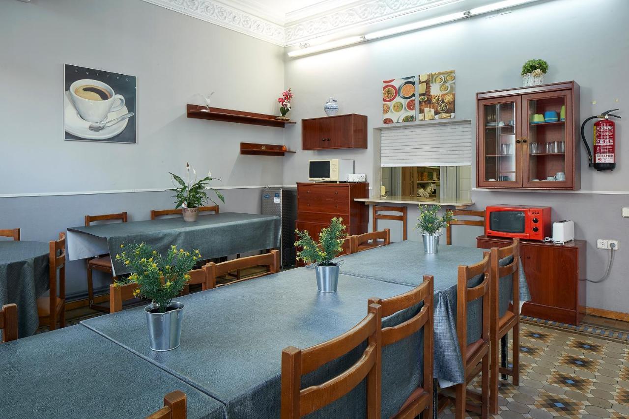 B&B Estudiantes Balmes Barcelona Exterior foto